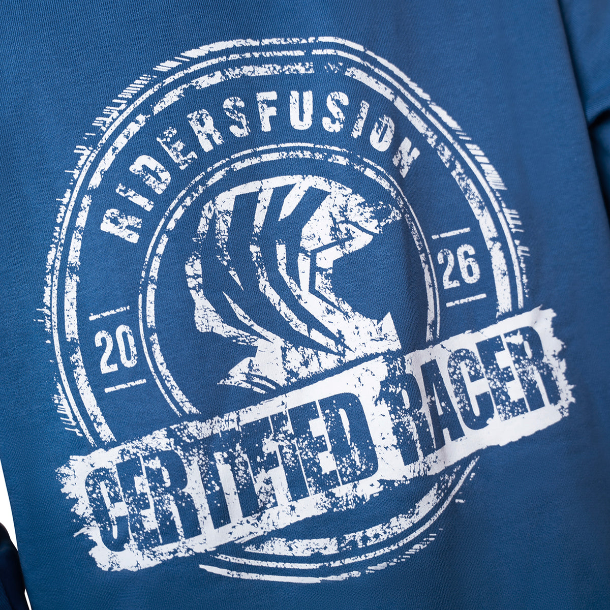 BLUERACE Hoodie, Nahaufnahme des Certified-Racer-Prints auf dem Rücken
